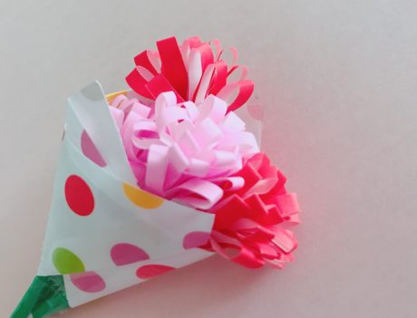 折り紙 カーネーションの簡単な作り方 立体感を出して花束にしよう Kodomoto