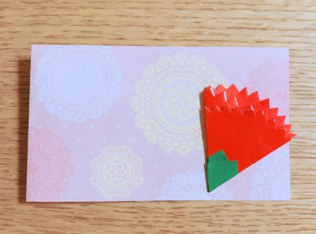 折り紙でカーネーションは簡単 幼稚園の子どもでも作れるよ Kodomoto