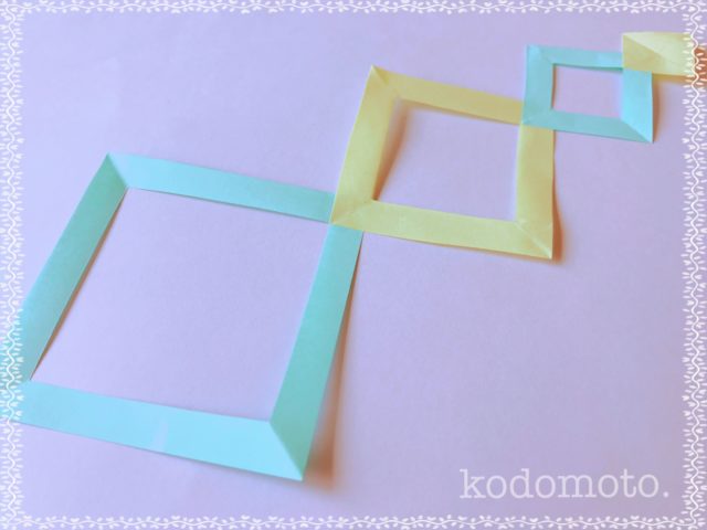 七夕飾りを折り紙で 簡単で可愛い四角つなぎの作り方 Kodomoto