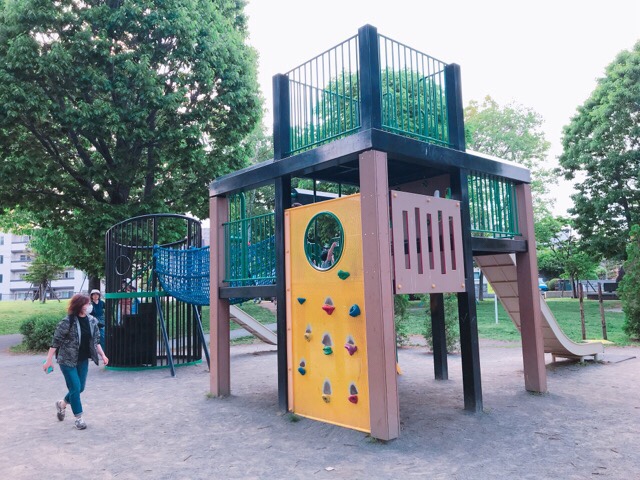 二十四軒公園の遊具で遊んできたよ 近くにはコメダ珈琲店も Kodomoto