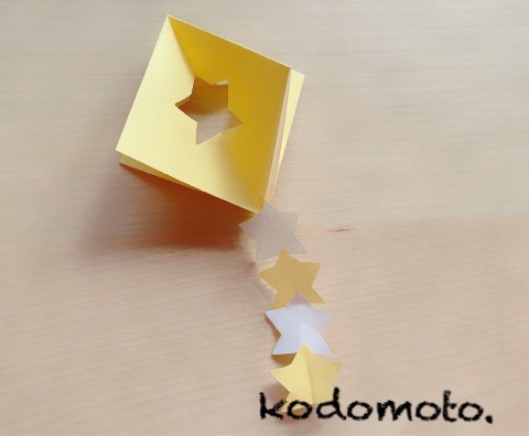 七夕飾りは折り紙で 簡単で可愛い星かざり Kodomoto